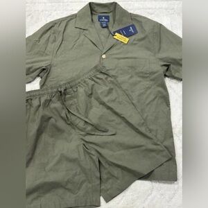 Stafford mens pajamas set soft stretch blend
Bottom shirt and shorts nwt